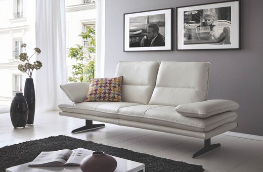 elegantes Sofa in schwebender Optik • Einrichtungshaus Jäger